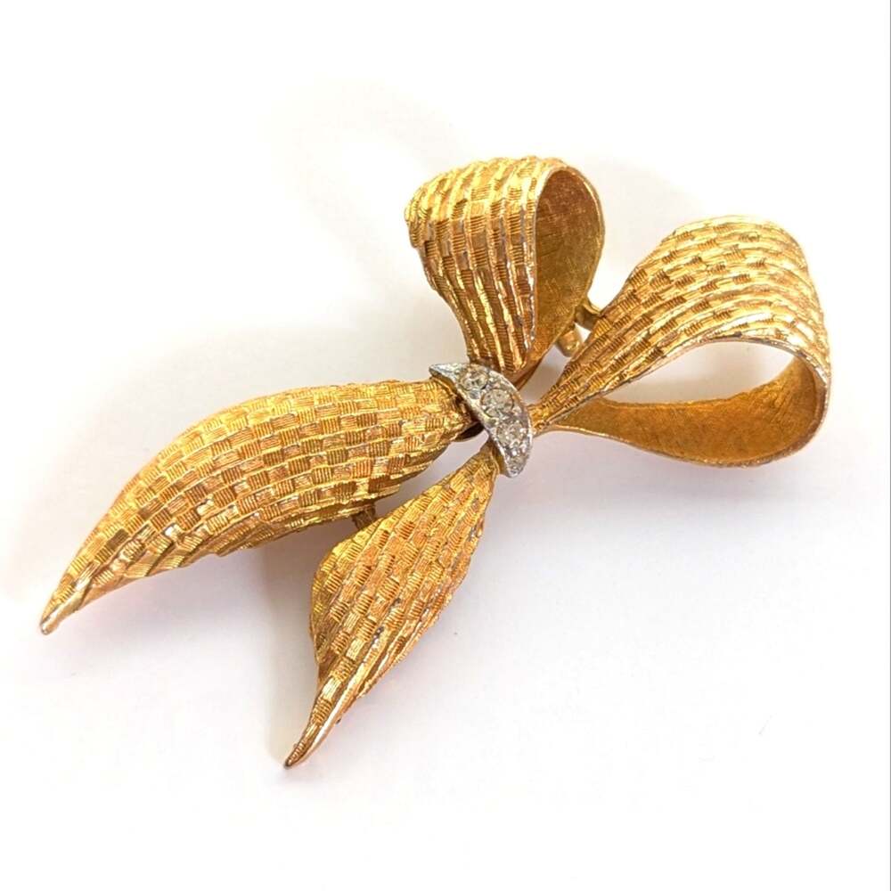 Vintage Estate Gerry's Collectible Rich Textured Gold Tone Rhinestone Bow Brooch